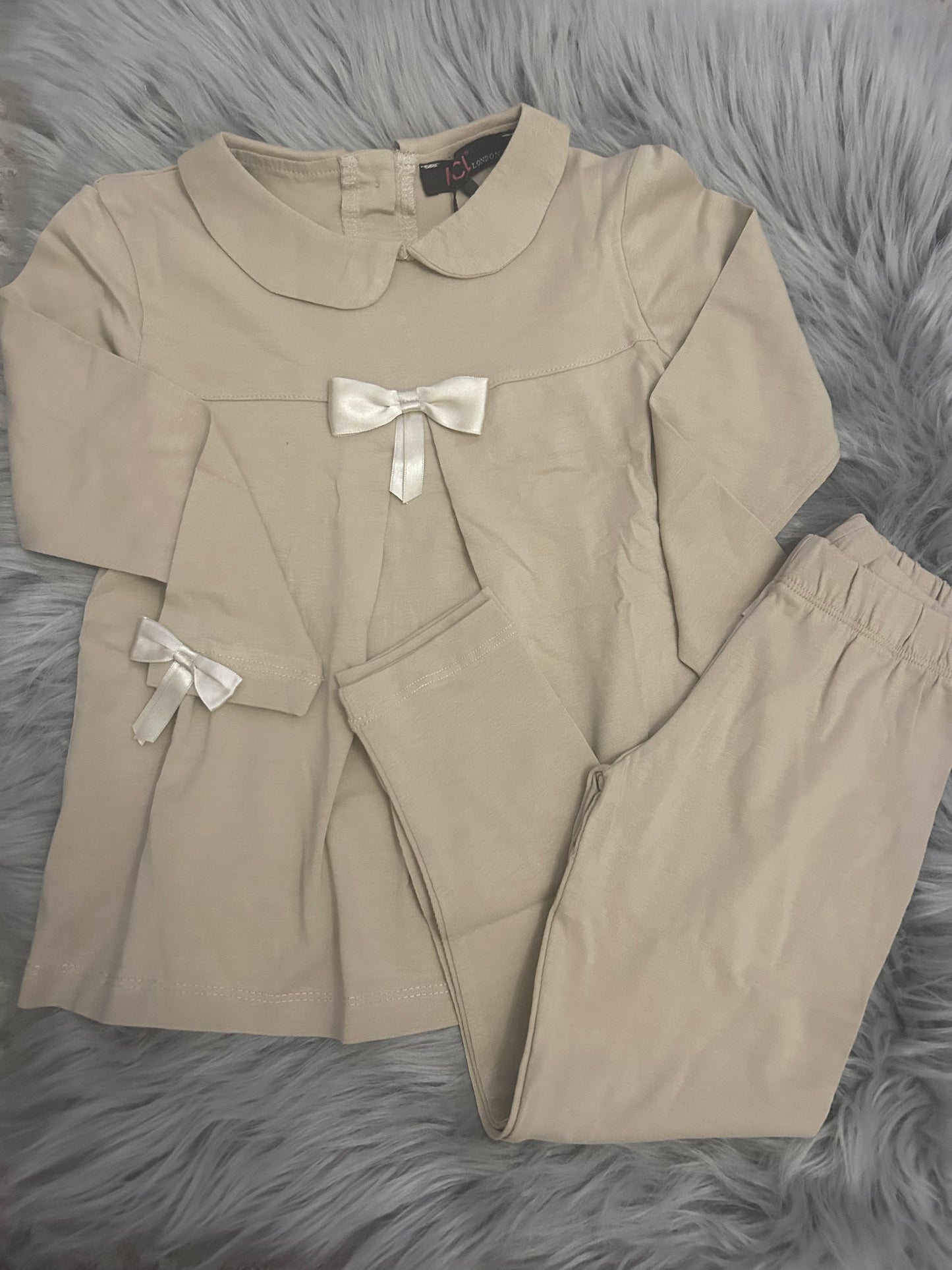Beige bow set